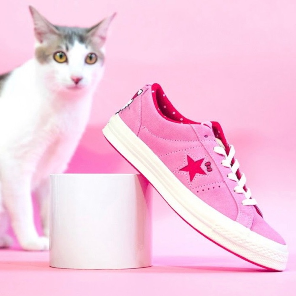 NWOB CONVERSE X HELLO KITTY 1 STAR SUEDE WOMEN SIZE 11 - Picture 3 of 8